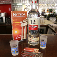 Ouzo an der Bar