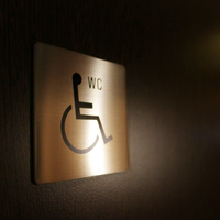 Behindertengerechte Toiletten und Fahrstuhl